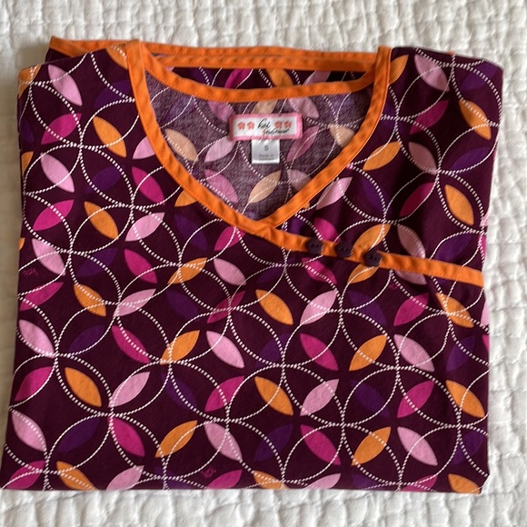 koi Scrub Top - Picture 1 of 16